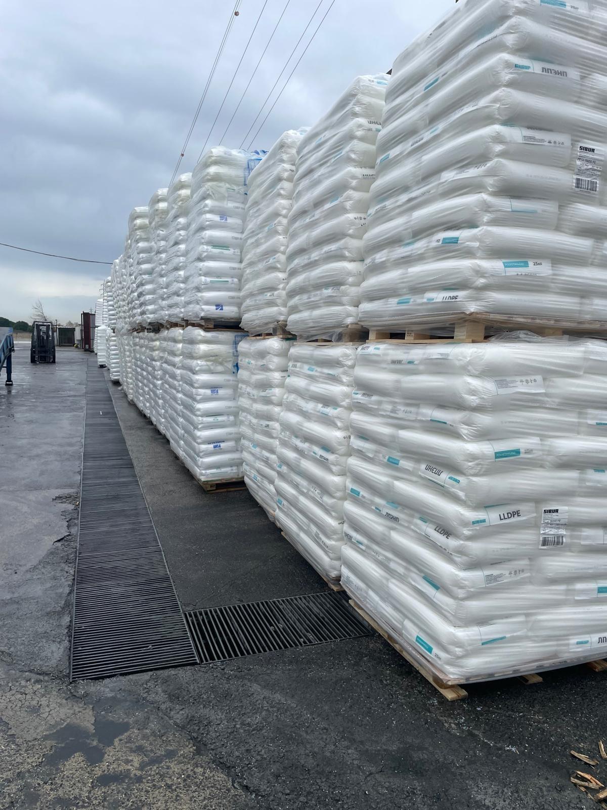 Depo stok alanı - LLDPE paletleri